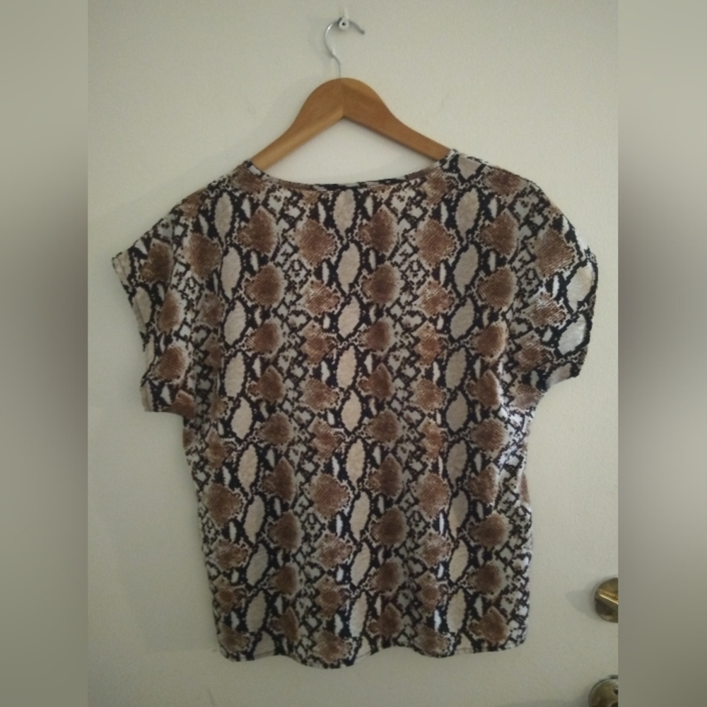 SHEIN Top - Picture 2 of 4